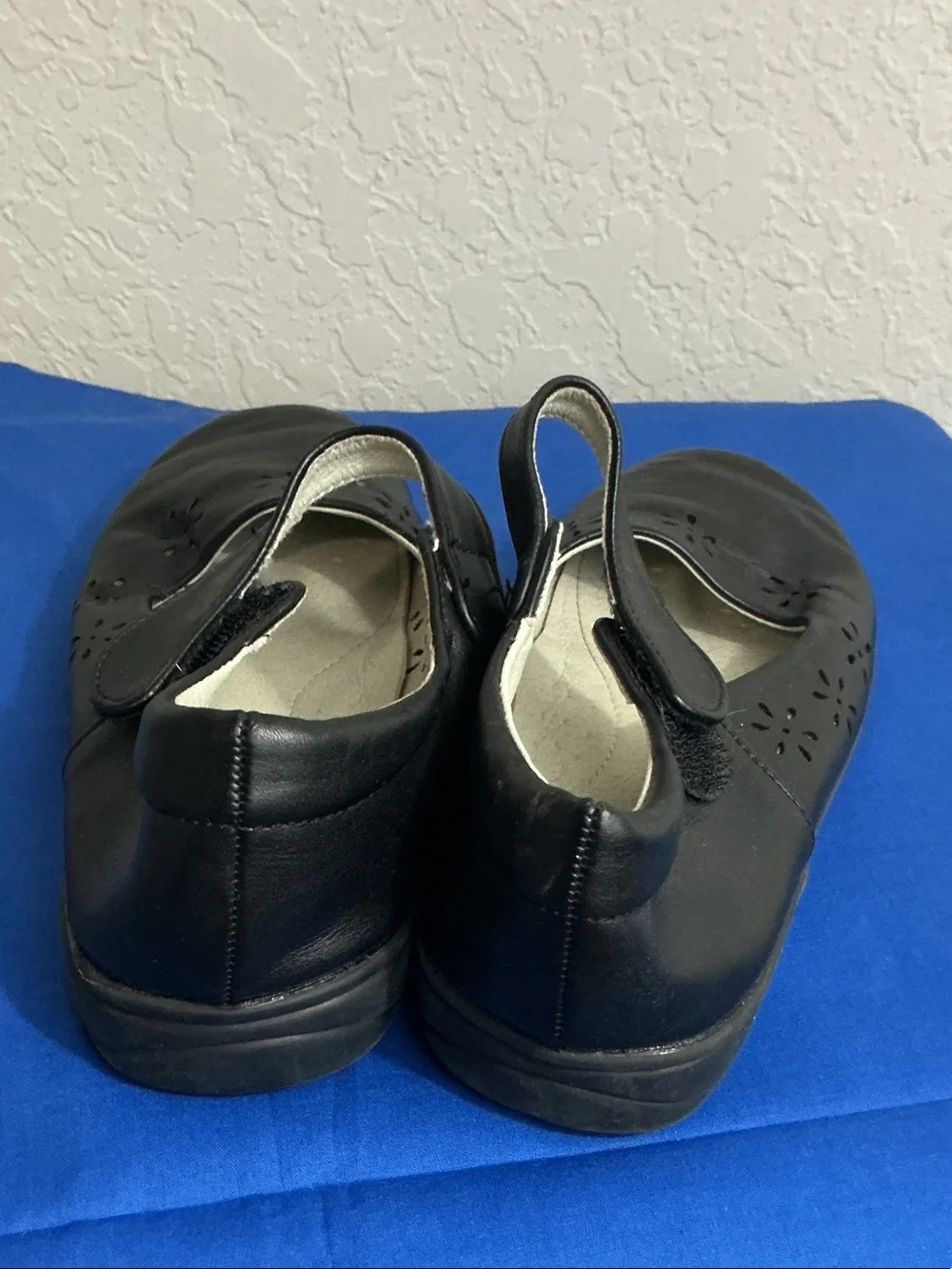 👞 Girls Black Floral Cutout Mary Jane Flats School Uniform Dress Shoes 👞